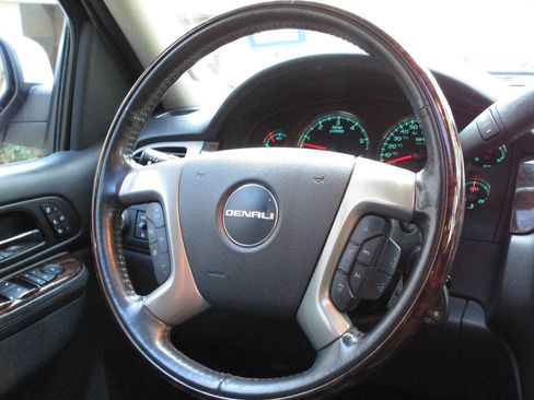 Used 2014 GMC Yukon Denali image 14