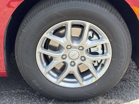 New 2027 Chrysler Pacifica Select FWD image 32