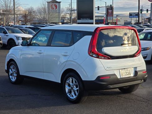 Used 2022 Kia Soul LX w/ Technology Package image 3