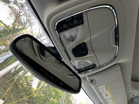 Used 2019 Jeep Cherokee Limited image 34