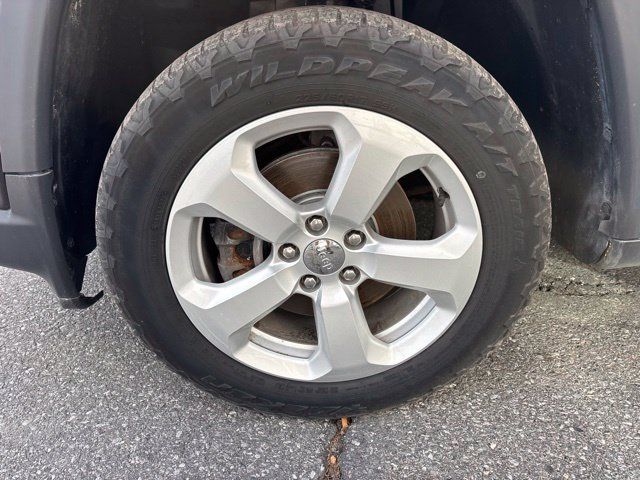 Used 2018 Jeep Compass Latitude w/ Popular Equipment Group AWD/4WD image 26