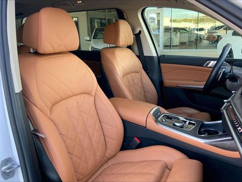 Certified 2023 BMW X7 xDrive40i w/ Premium Package image 8