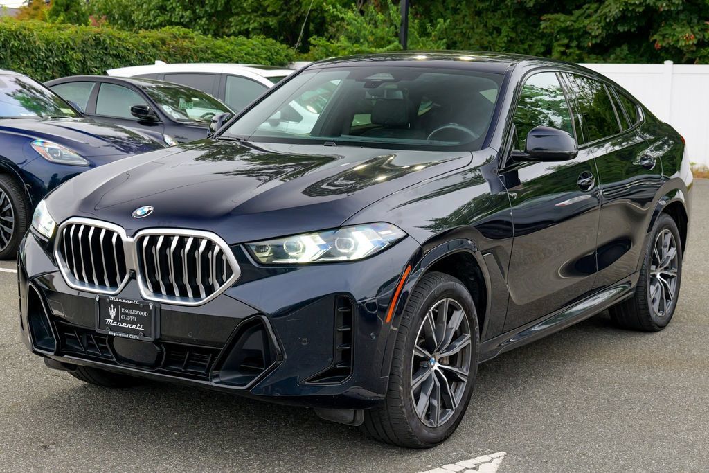Used 2024 BMW X6 xDrive40i w/ Premium Package AWD/4WD image 3