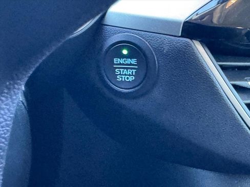 Used 2022 Ford Escape SE image 22