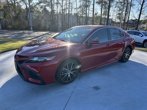 Certified 2022 Toyota Camry SE image 5