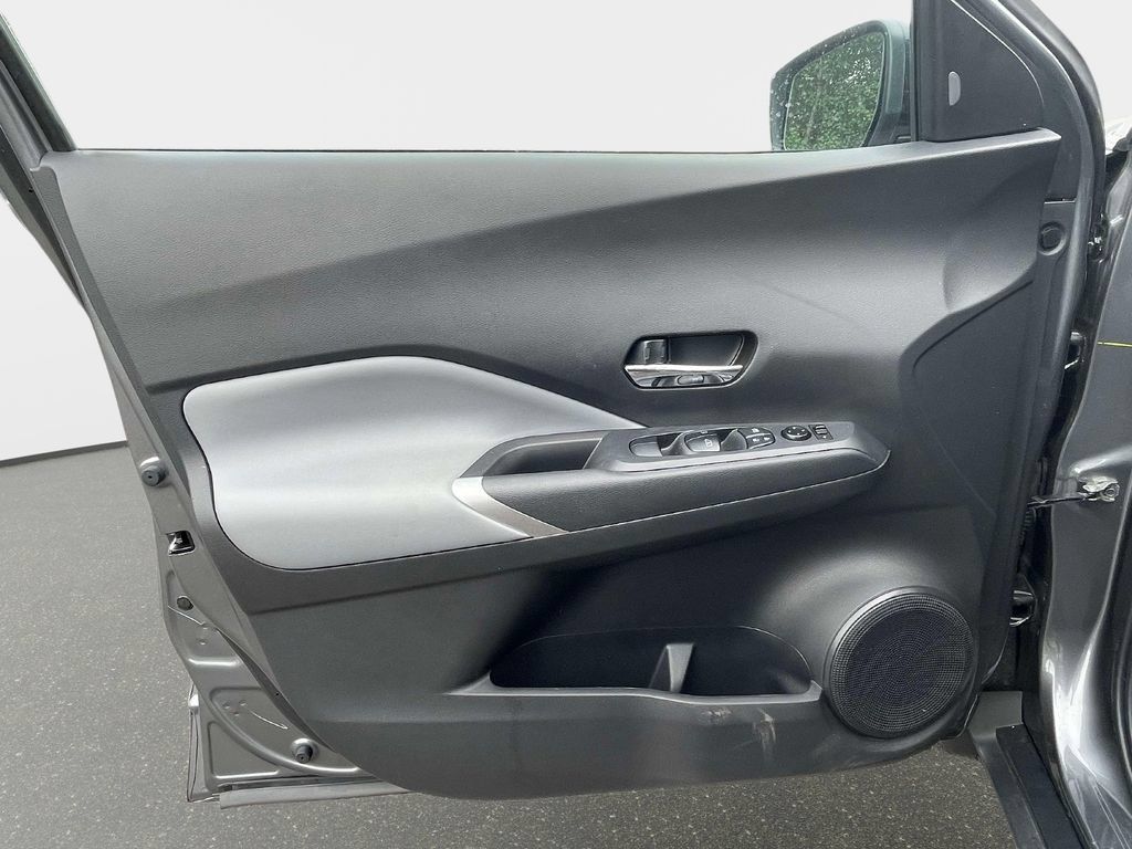 Used 2023 Nissan Kicks SR w/ SR Premium Package FWD image 19