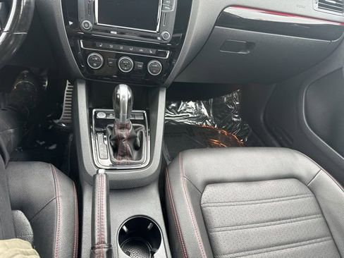 Used 2017 Volkswagen Jetta GLI image 27