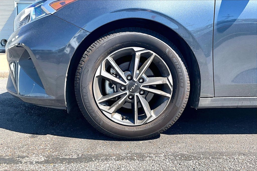 Used 2023 Kia Forte LXS FWD image 4