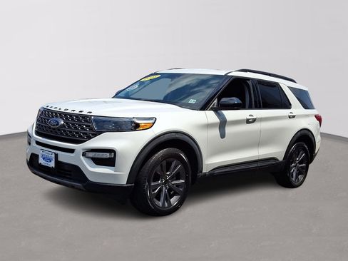 Certified 2023 Ford Explorer XLT w/ Equipment Group 202A AWD/4WD image 3