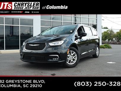 Used 2024 Chrysler Pacifica Touring-L