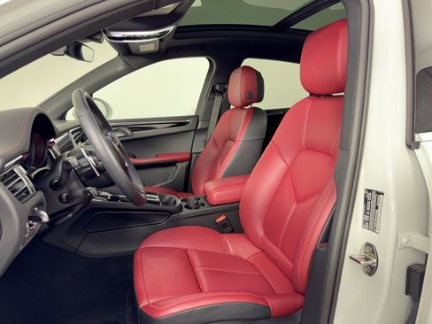 Certified 2024 Porsche Macan S AWD/4WD image 5