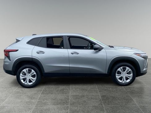 Used 2025 Chevrolet Trax LS FWD image 6