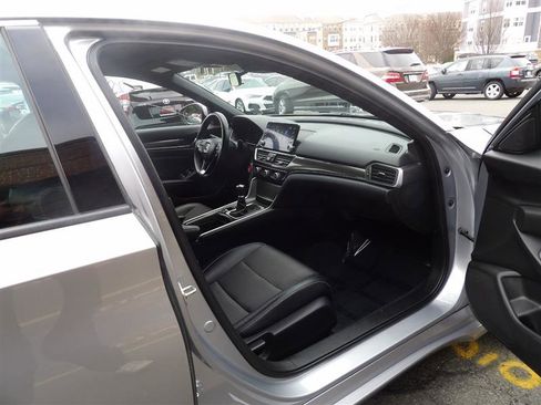 Used 2018 Honda Accord Sport image 9