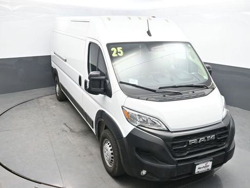 Used 2025 RAM ProMaster 2500 w/ Convenience Group FWD image 24