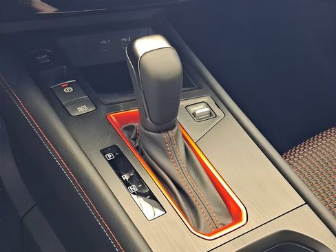 Certified 2025 Nissan Kicks SR FWD image 33