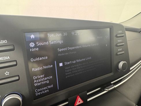 Used 2025 Hyundai Elantra SE FWD image 23