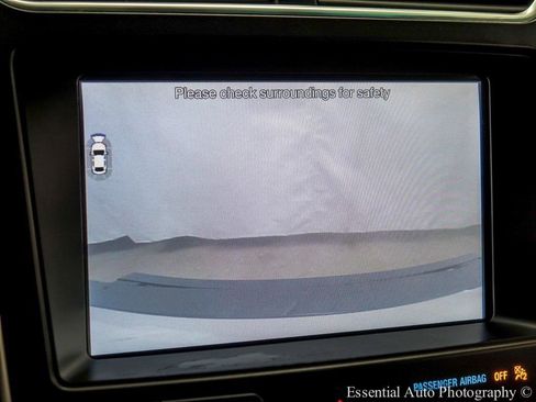 Used 2018 Ford Explorer Limited image 19