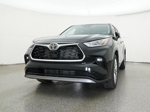 New 2026 Toyota Highlander Platinum image 32