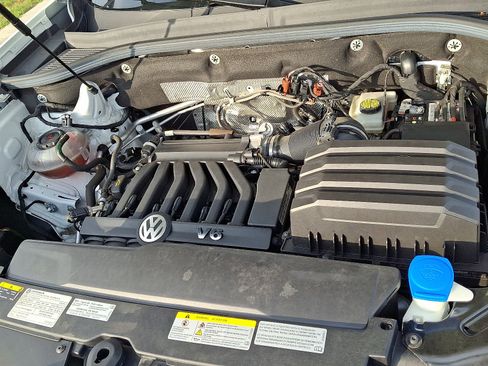 Used 2021 Volkswagen Atlas SEL Premium image 31