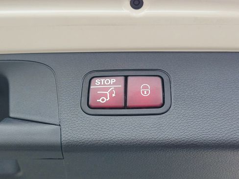 Used 2022 Mercedes-Benz GLC 300 4MATIC w/ Premium Package Lite image 11