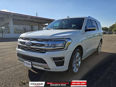 Used 2023 Ford Expedition Platinum image 3