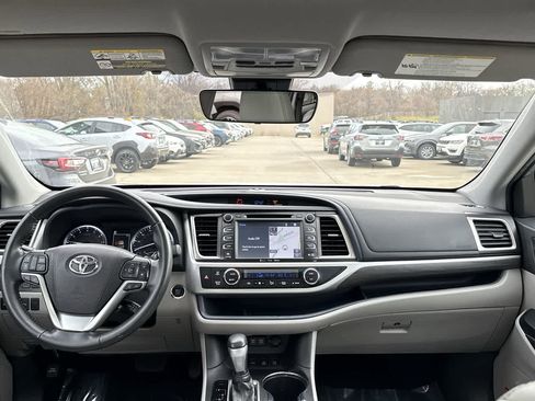 Used 2019 Toyota Highlander Limited image 14