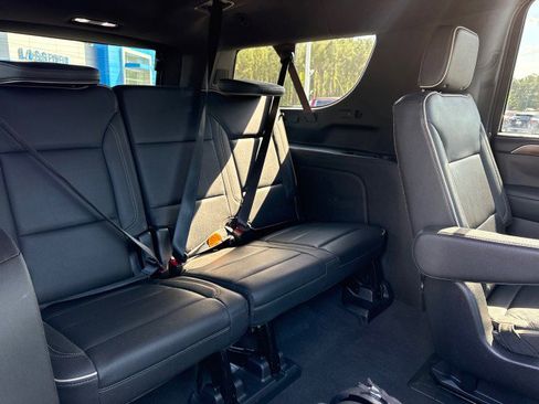 Used 2021 Chevrolet Suburban Premier image 19