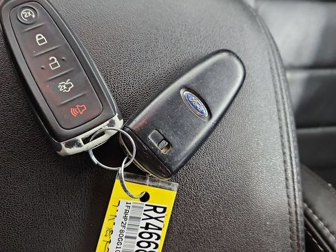 Used 2016 Ford Taurus Limited FWD image 28