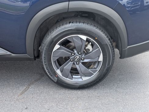 Used 2025 Nissan Rogue SV FWD image 9
