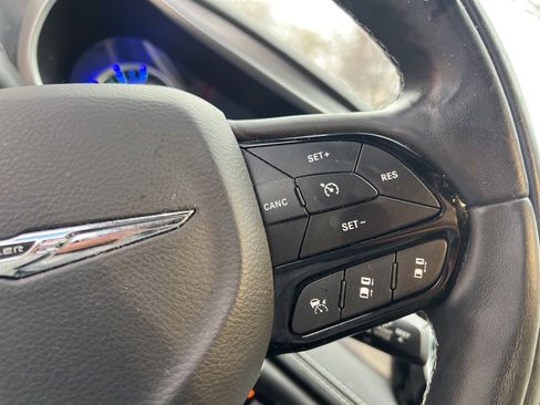 Used 2022 Chrysler Pacifica Limited w/ S Appearance Package image 17