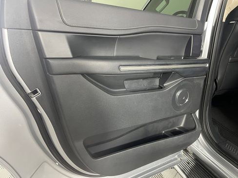 Used 2023 Ford Expedition Max XLT image 12