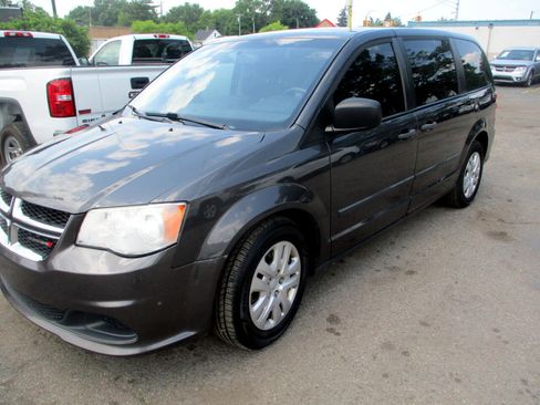 Used 2016 Dodge Grand Caravan American Value Package w/ UConnect Hands-Free Group image 4