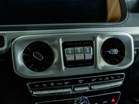 Used 2024 Mercedes-Benz G 550 G 550 image 40