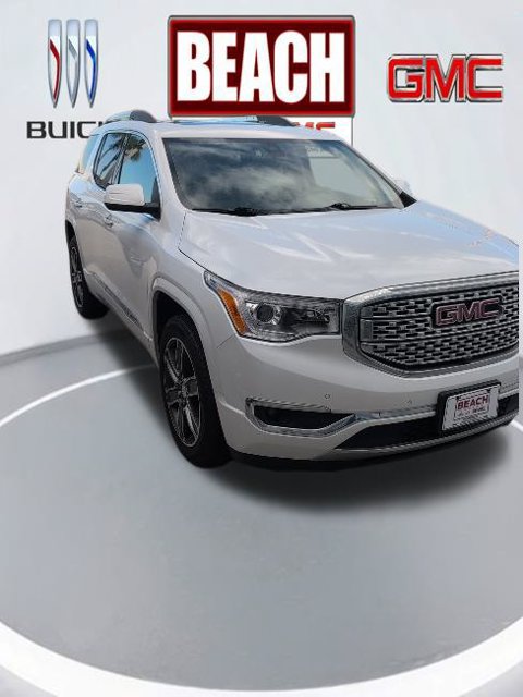 Used 2017 GMC Acadia Denali w/ Technology Package FWD image 2