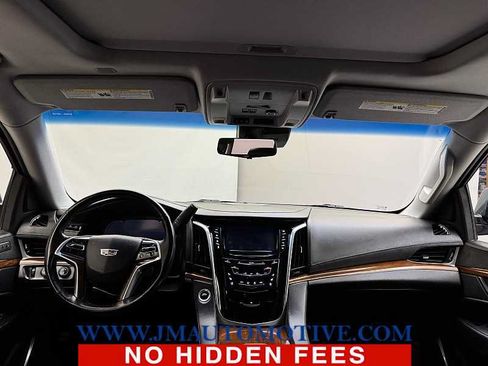 Used 2019 Cadillac Escalade ESV Luxury AWD/4WD image 12