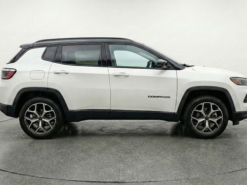 Used 2025 Jeep Compass Limited AWD/4WD image 11