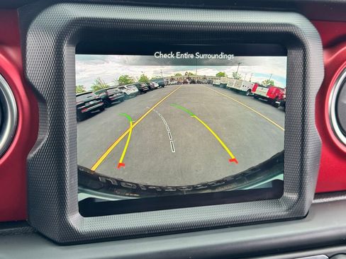 Used 2023 Jeep Wrangler Unlimited Rubicon w/ Cold Weather Group AWD/4WD image 32