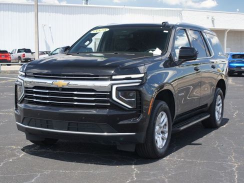 Used 2025 Chevrolet Tahoe LT RWD image 2