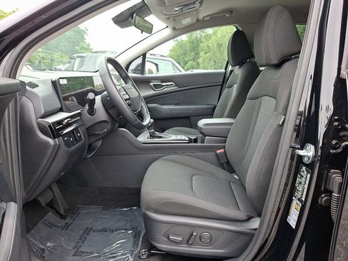 Certified 2026 Kia Sportage LX w/ LX Convenience Package AWD/4WD image 13