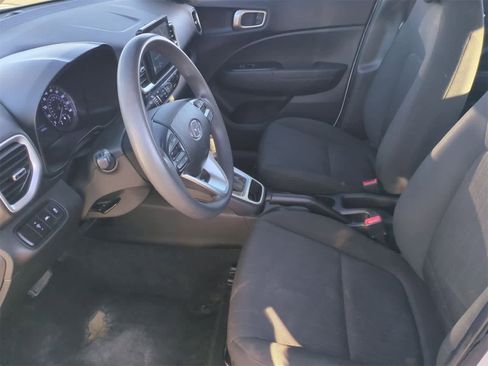 Used 2021 Hyundai Venue SE image 17