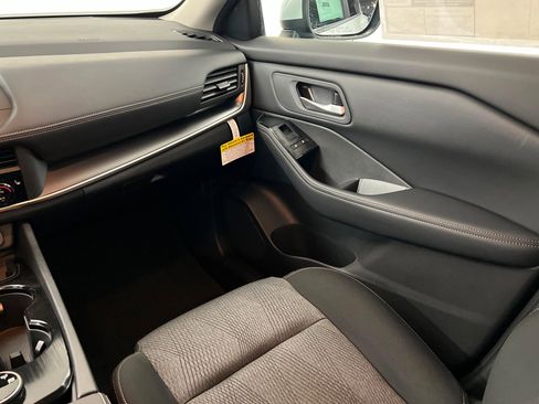 New 2026 Nissan Rogue SV w/ Cold Weather Package AWD/4WD image 10