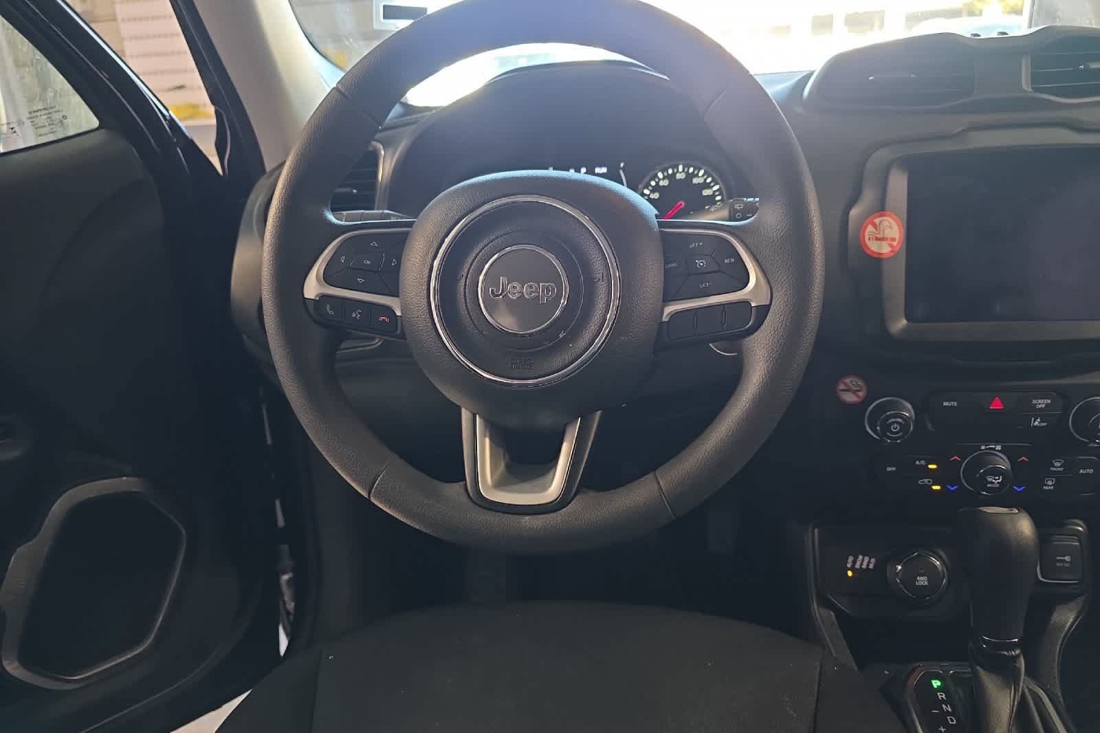 Used 2023 Jeep Renegade Latitude AWD/4WD image 16