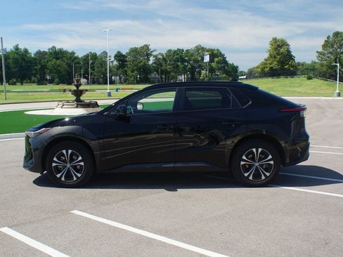 Used 2024 Toyota bZ4X FWD image 12