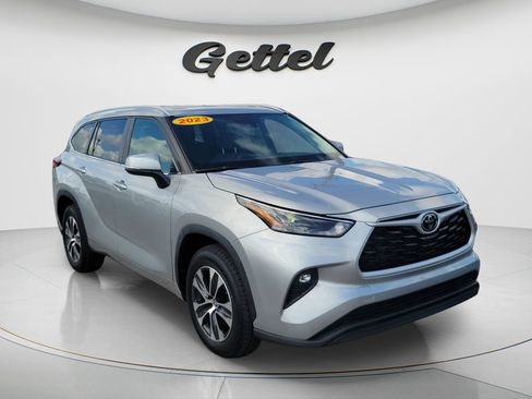 Used 2023 Toyota Highlander XLE FWD image 4