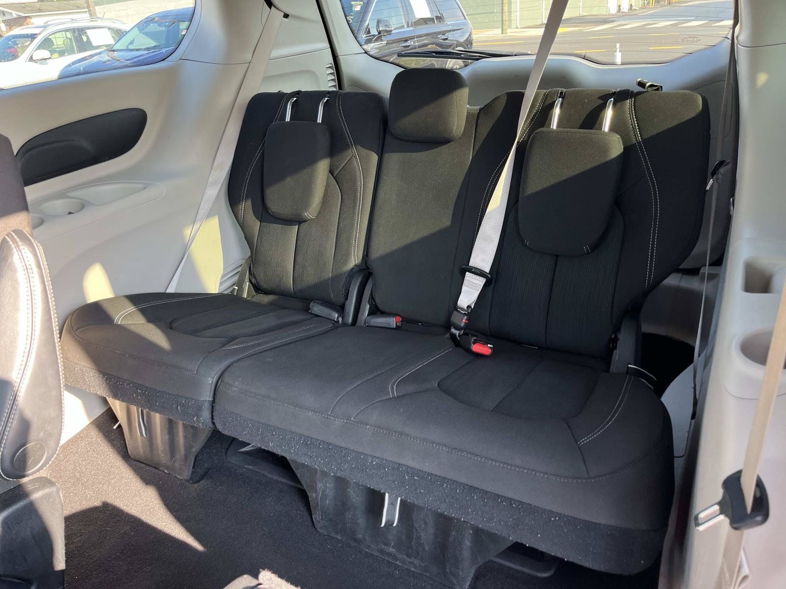 Used 2023 Chrysler Voyager LX FWD image 18