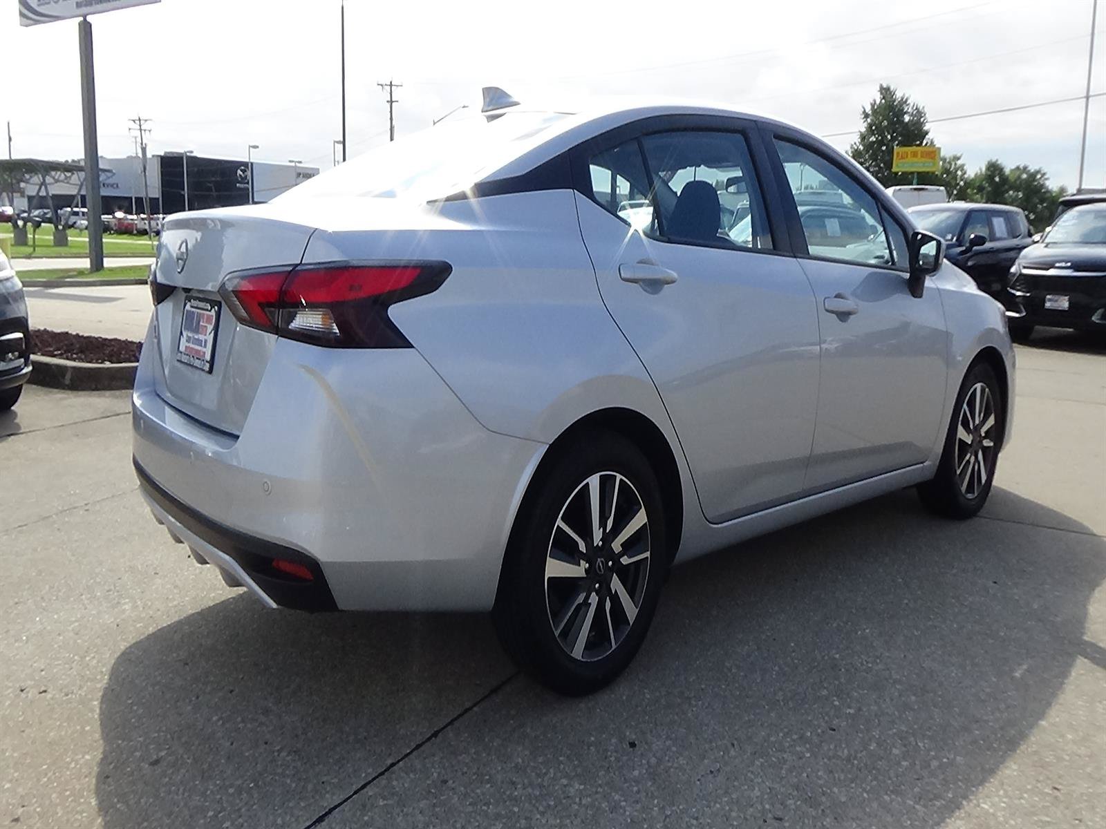 Used 2025 Nissan Versa SV FWD image 6