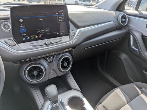 Used 2025 Chevrolet Blazer LT FWD image 22