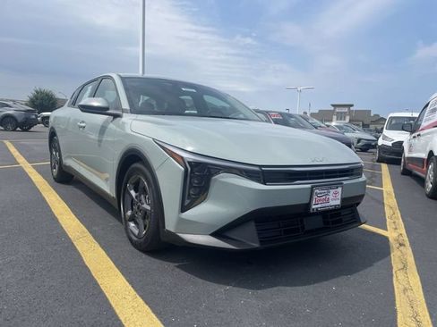 Used 2025 Kia K4 FWD image 10