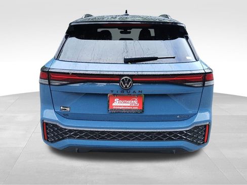 New 2025 Volkswagen Tiguan SE R-Line image 4