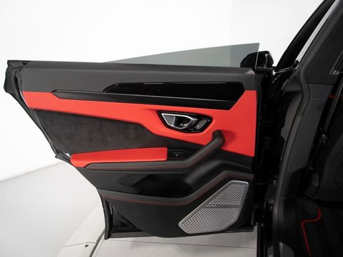 Used 2022 Lamborghini Urus image 39